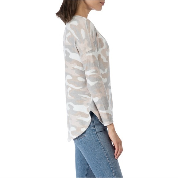 BOBEAU Sami V-Neck Top Camo NWT - Picture 2 of 4